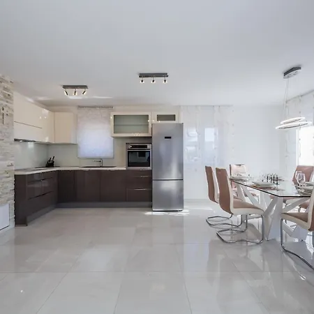 Axioma 4-star Luxury Villa, 2 Apartments, Sea View , Close To Beach, Sea View Terrace Appartement *