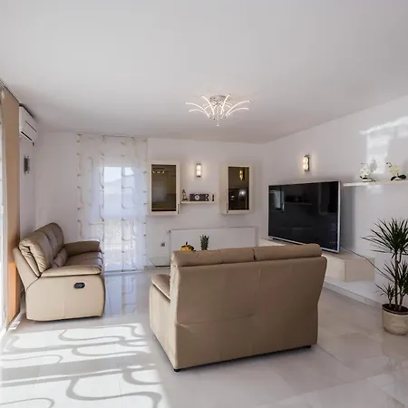 Axioma 4-star Luxury Villa, 2 Apartments, Sea View , Close To Beach, Sea View Terrace Apartment *
