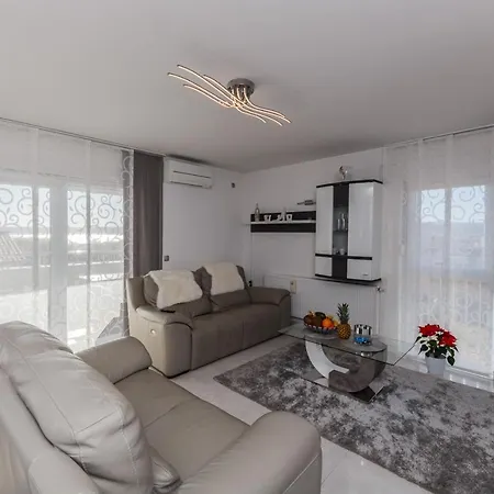 Axioma 4-star Luxury Villa, 2 Apartments, Sea View , Close To Beach, Sea View Terrace Apartment Kastela