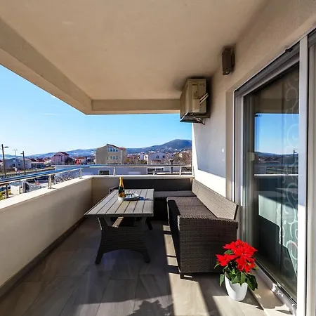 Axioma 4-star Luxury Villa, 2 Apartments, Sea View , Close To Beach, Sea View Terrace Apartment *