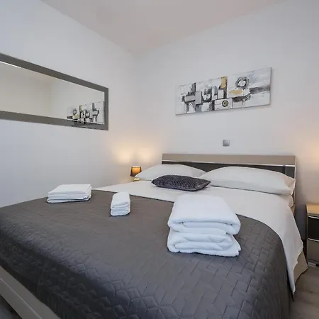Axioma 4-star Luxury Villa, 2 Apartments, Sea View , Close To Beach, Sea View Terrace Kastela
