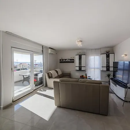 Apartment Axioma 4-star Luxury Villa, 2 Apartments, Sea View , Close To Beach, Sea View Terrace Kastela
