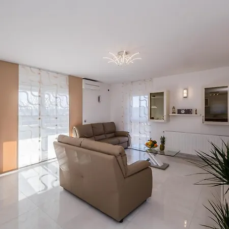 Axioma 4-star Luxury Villa, 2 Apartments, Sea View , Close To Beach, Sea View Terrace Apartment *