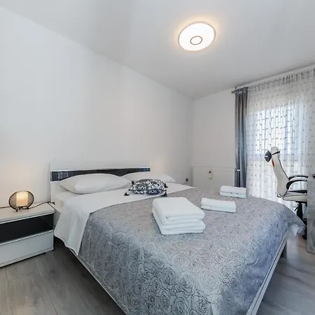 Axioma 4-star Luxury Villa, 2 Apartments, Sea View , Close To Beach, Sea View Terrace Apartment Kastela