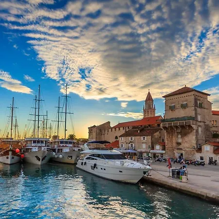 Axioma 4-star Luxury Villa, 2 Apartments, Sea View , Close To Beach, Sea View Terrace * Kastela