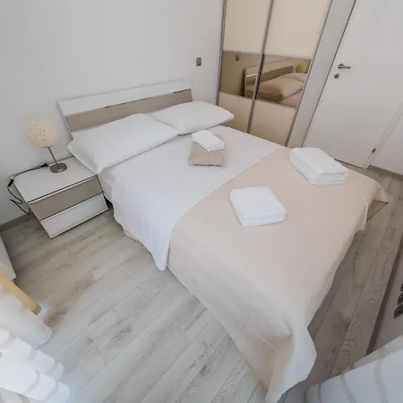Axioma 4-star Luxury Villa, 2 Apartments, Sea View , Close To Beach, Sea View Terrace * Kastela