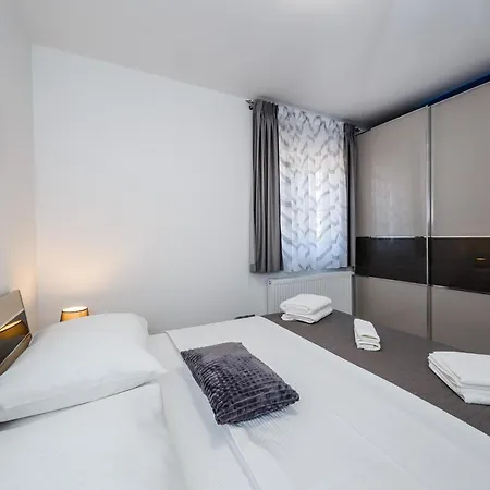 Axioma 4-star Luxury Villa, 2 Apartments, Sea View , Close To Beach, Sea View Terrace Apartment Kastela