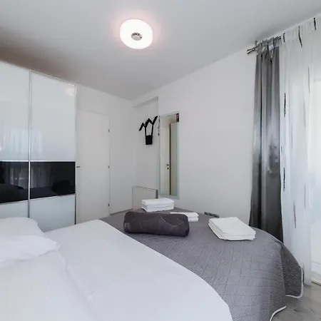Axioma 4-star Luxury Villa, 2 Apartments, Sea View , Close To Beach, Sea View Terrace Kastela