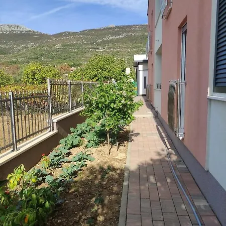 Axioma 4-star Luxury Villa, 2 Apartments, Sea View , Close To Beach, Sea View Terrace Kastela