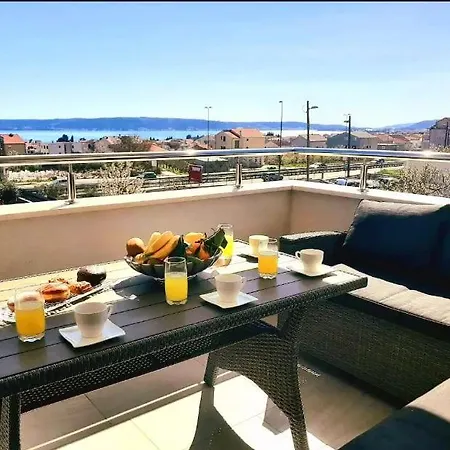 Axioma 4-star Luxury Villa, 2 Apartments, Sea View , Close To Beach, Sea View Terrace Apartment Kastela