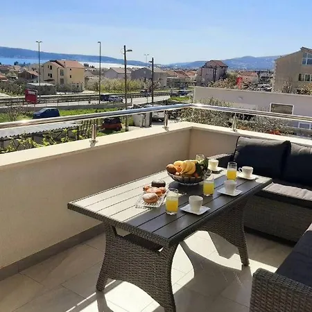 Axioma 4-star Luxury Villa, 2 Apartments, Sea View , Close To Beach, Sea View Terrace Daire