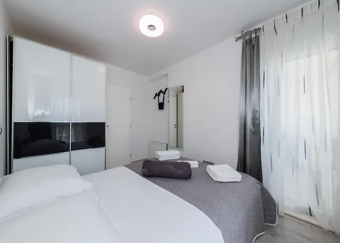 Axioma 4-star Luxury Villa, 2 Apartments, Sea View , Close To Beach, Sea View Terrace Kaštela