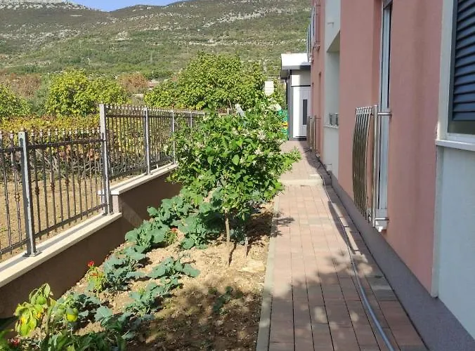 Axioma 4-star Luxury Villa, 2 Apartments, Sea View , Close To Beach, Sea View Terrace Kaštela